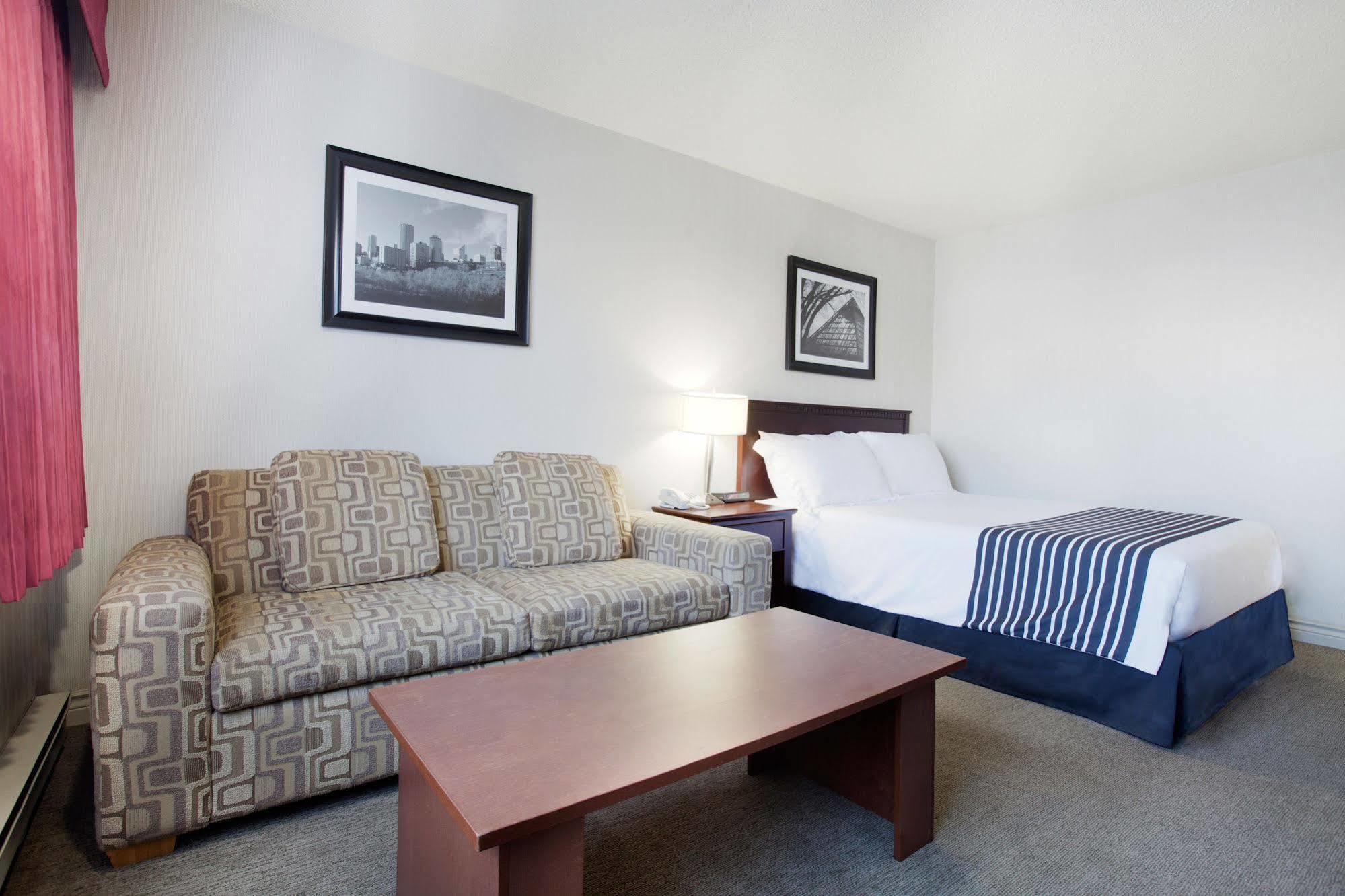 Stay at the Best Hotel by West Edmonton Mall - Sandman Hotel